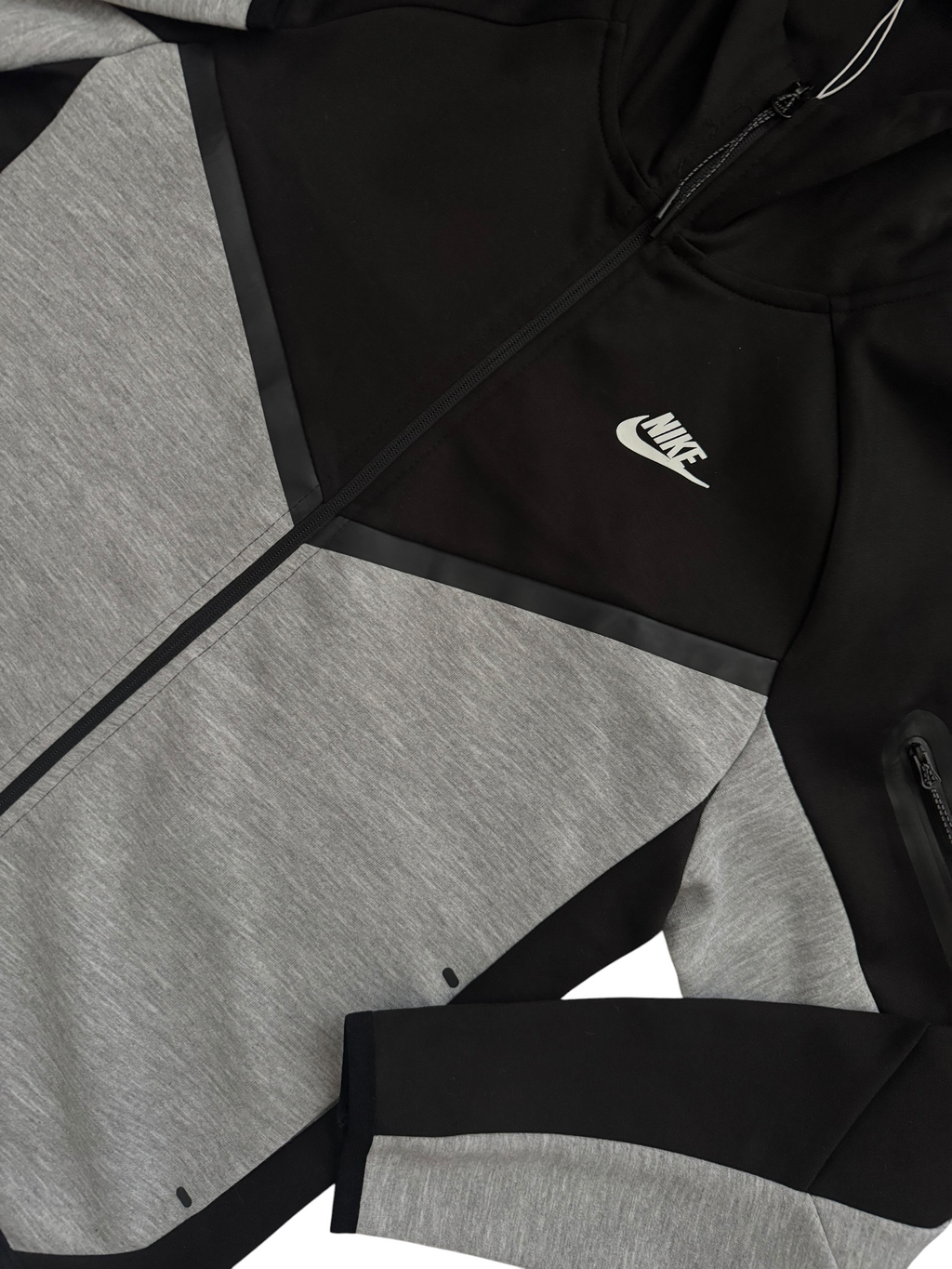 1:1 replika Nike Tech Fleece Premium.